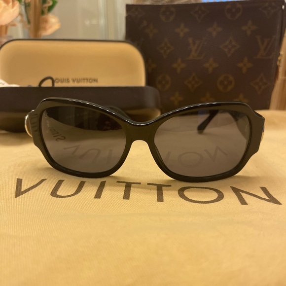Louis Vuitton Accessories Authentic Louis Vuitton Ursula Sunglasses